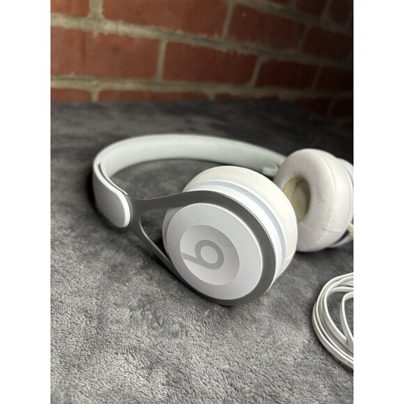 Apple Beats EP On-Ear Wired Headphones White Used Working - Picture 2 of 7